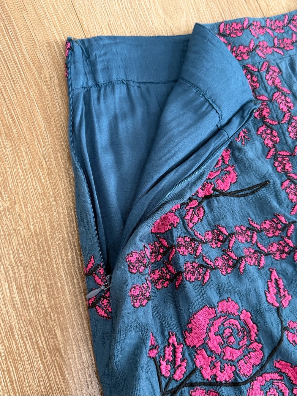 Anthropologie Embroidered Floral Midi Skirt Size 4 - Picture 11 of 15
